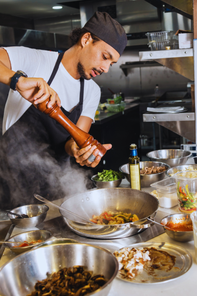 Food service workforce screening workflow illustration for restaurants and franchise teams.